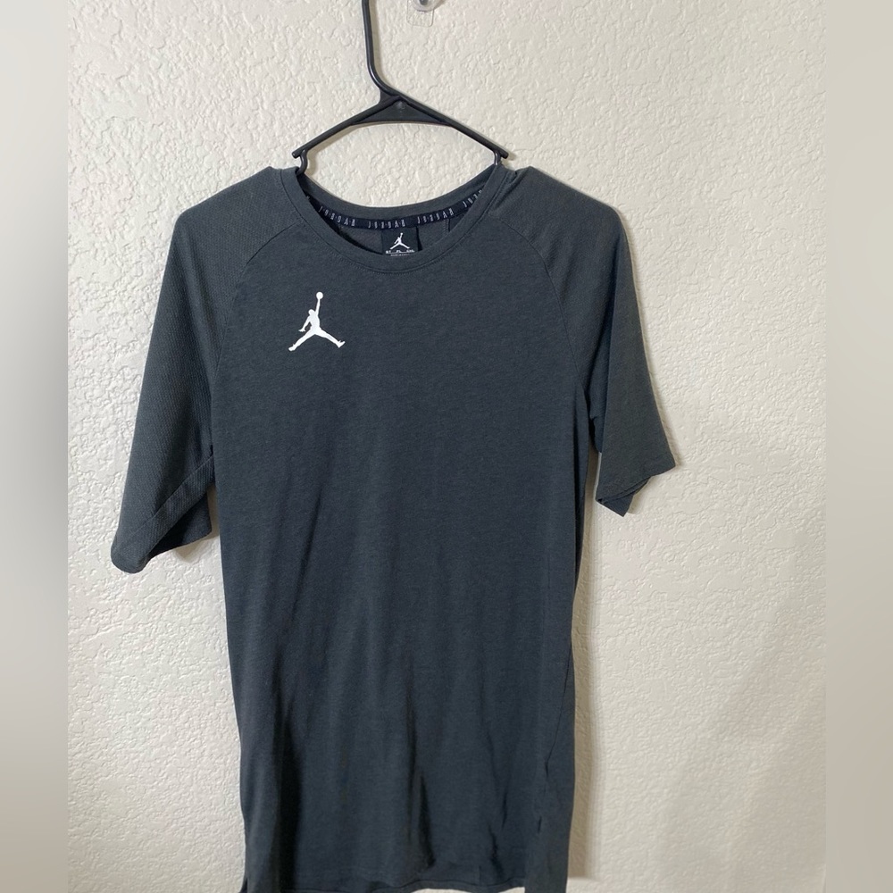 Men’s Small-Tall Jordan shirt